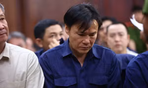 Bị cáo Lê Tấn Hòa tại phiên tòa.