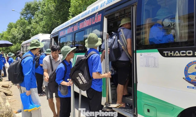 Thanh niên Sơn La lên đường giúp người dân vùng lũ