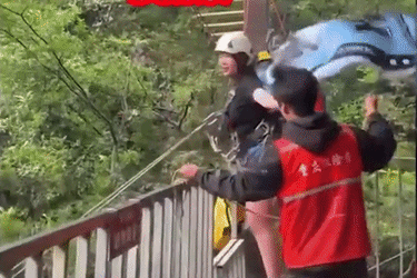 Trung Quốc: Lộ lỗ hổng quản lý sau vụ tai nạn 'xích đu thác nước' mạo hiểm