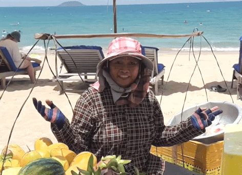 Bài hát của người bán hoa quả ở Nha Trang gây sốt toàn cầu