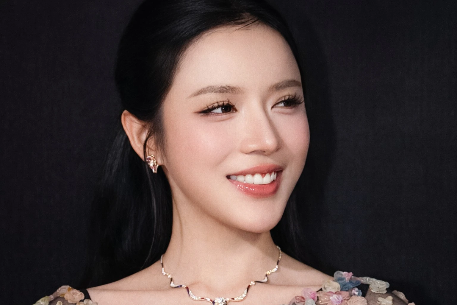 LyLy đóng nữ chính 'Thỏ ơi': Trấn Thành lý giải sự lựa chọn gây tranh cãi