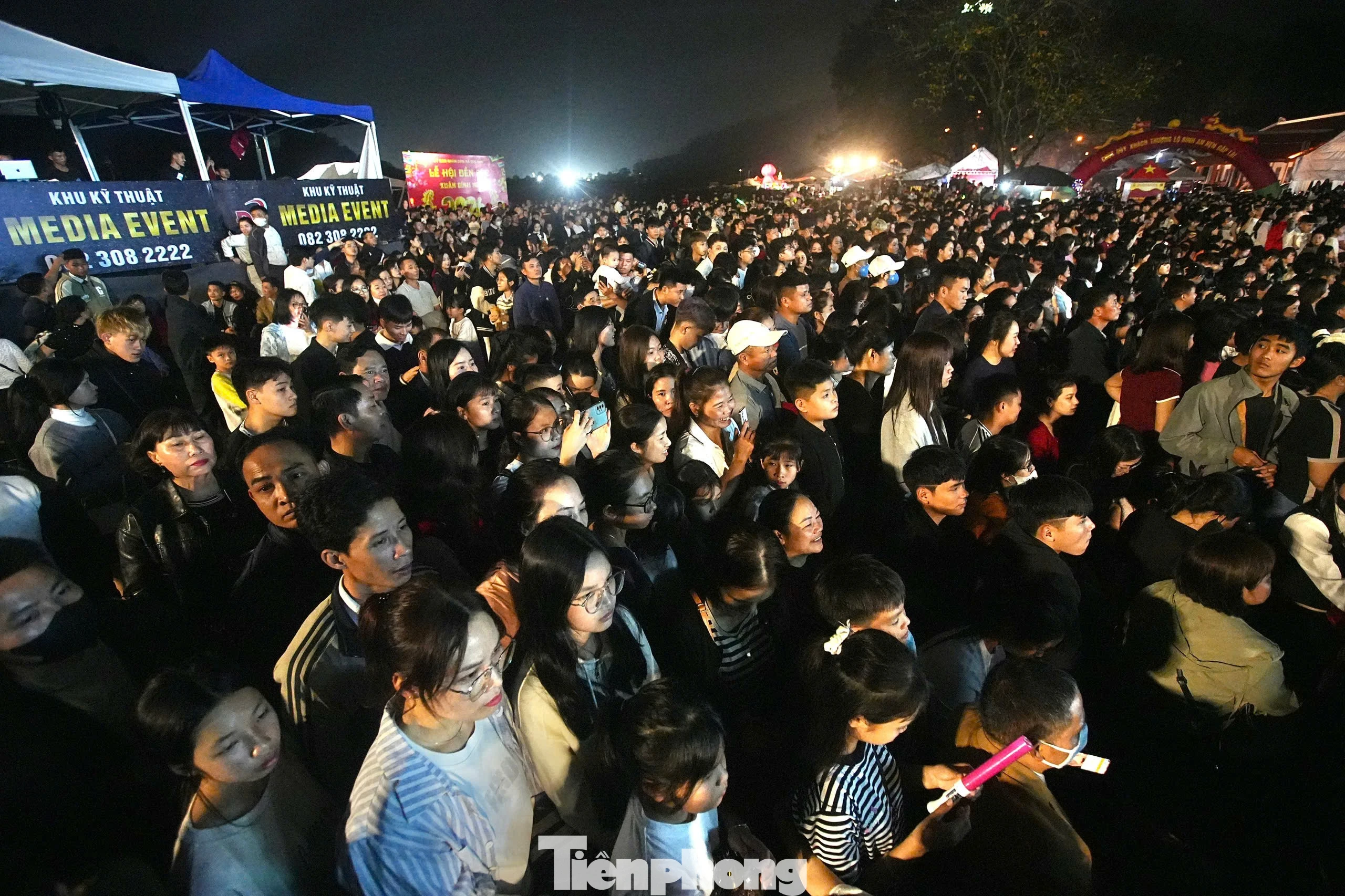 Lễ hội Gióng đền Sóc thu hút hàng nghìn người với Đêm linh thiêng - hào khí Thánh Gióng