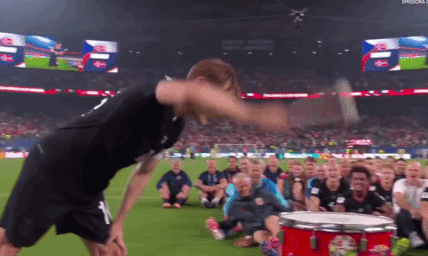 Ai nghĩ ra màn ăn mừng dậy sóng World Cup