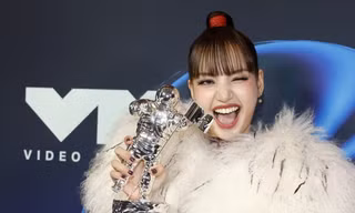 Lisa (BLACKPINK) ghi tên mình vào lịch sử tại 'VMAs 2026'