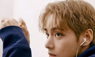 V (BTS) làm ấm lòng người hâm mộ và BTS 