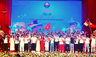 Trải nghiệm đáng nhớ của thanh thiếu niên kiều bào về 'hành trình lịch sử'