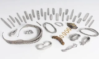 Các nhà thám hiểm đã phát hiện ra kho báu Bedale vào năm 2012. (Ảnh: York Museums Trust; Wikimedia Commons)