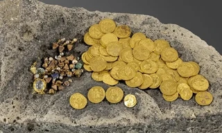 Liên tiếp xuất hiện những đồng tiền vàng, hé lộ kho báu 1.400 năm tuổi