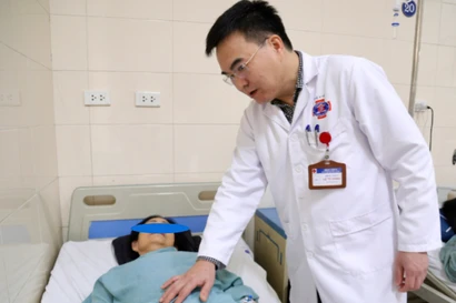 Lần đầu tiên Việt Nam ứng dụng kĩ thuật hiện đại điều trị ung thư phụ khoa