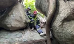 Trên 'nóc nhà' Nha Trang, đội cứu hộ bám vách đá tìm người leo núi mất tích