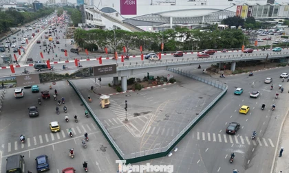 Rào chắn tại nút giao Cổ Linh để phục vụ dự án thi công hầm chui