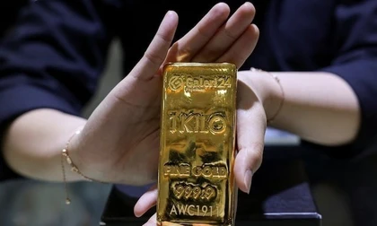 Giá dầu, vàng tăng dựng đứng vì Mỹ không kích Iran