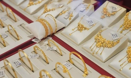 Lý do giá vàng thế giới rơi mạnh 