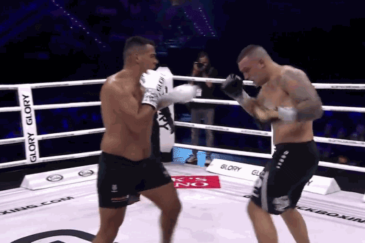 Antonio Plazibat tung 2 cú đấm hạ knock-out Tarik Khbabez.