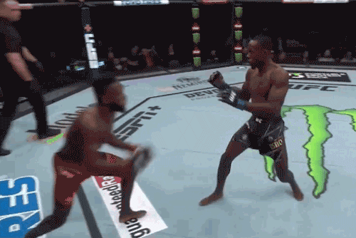 Manel Kape ra đòn hạ gục Ode Osbourne.