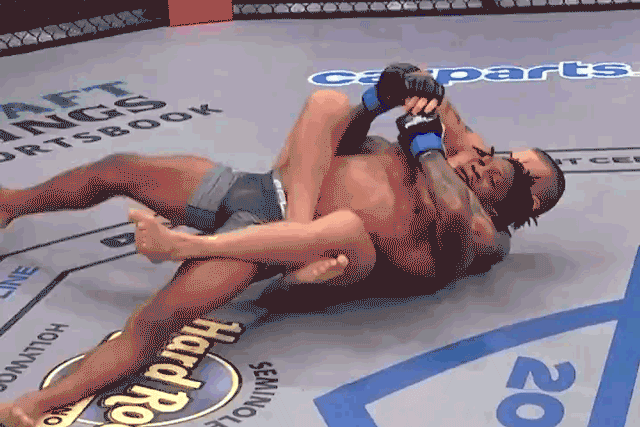 Tuyệt chiêu siết cổ hiểm hóc đã giúp Don Madge giành chiến thắng.