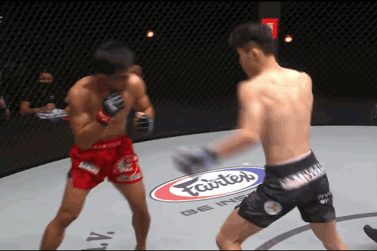 Won Il Kwon ra đòn hạ gục Kevin Belingo