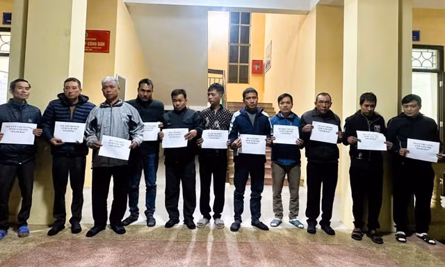 Cảnh sát triệt phá ‘ổ bạc’ trong căn nhà hoang