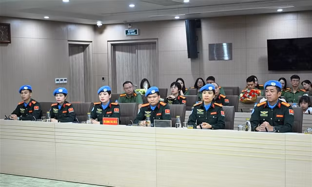 6 sĩ quan CAND tại buổi lễ.