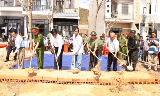 Bộ Công an khởi công xây dựng nhà giúp đồng bào Gia Lai vượt lũ