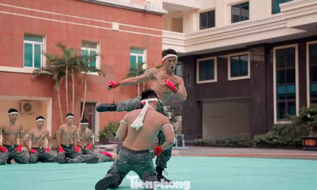 Hình ảnh những đặc nhiệm ‘mình đồng, da sắt’ của Bộ Tư lệnh Cảnh vệ thực chiến