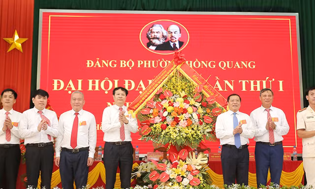 Phó trưởng Ban Thường trực Ban Tuyên giáo và Dân vận Trung ương dự Đại hội đại biểu đảng bộ phường Hồng Quang