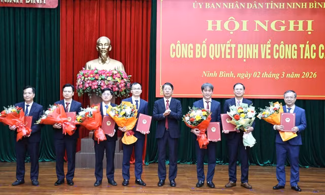 Ninh Bình công bố 10 quyết định về công tác cán bộ