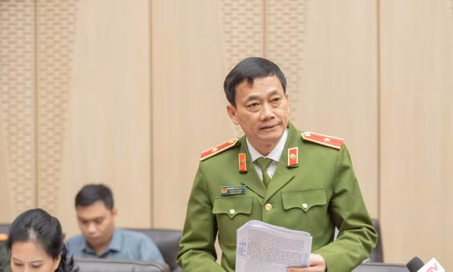 Thiếu tướng Nguyễn Mạnh Hùng, Phó Cục trưởng Cục C03 thông tin về vụ việc. Ảnh: Phạm Nam.
