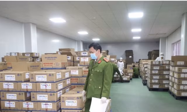 Lãnh đạo Chi cục An toàn vệ sinh thực phẩm nhận tiền tỷ để ‘mở đường’ cho sữa giả 