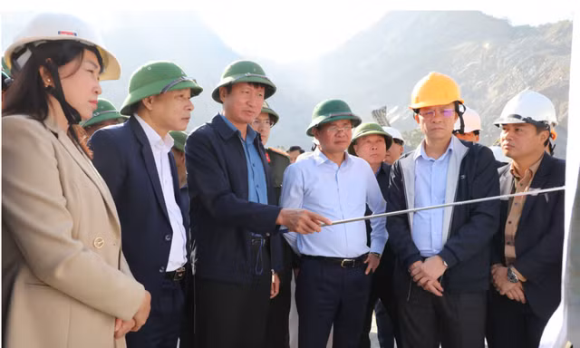 Bí thư Tỉnh uỷ Ninh Bình thị sát 71 mỏ đá và quy hoạch khoáng sản