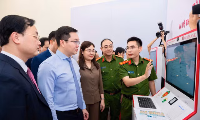Ninh Bình ra mắt Trạm dịch vụ công số tích hợp AI