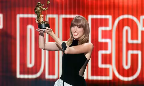 VMAs 2026: Taylor Swift thắng giải Video của năm, được vinh danh ở hạng mục đạo diễn
