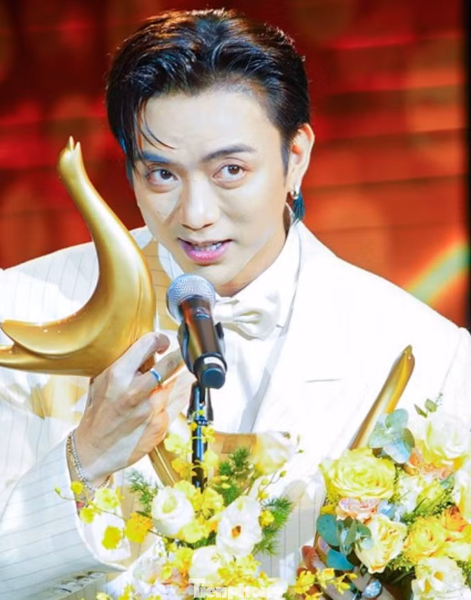 Soobin làm nên kỷ lục, Hương Tràm gây bất ngờ