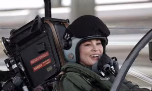 Khoảnh khắc Nhà vua Thái Lan dõi theo Hoàng hậu lái tiêm kích Gripen