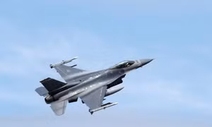 Máy bay quân sự Mỹ rơi cạnh khu dân cư