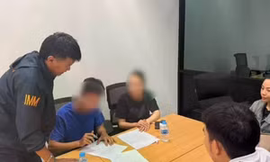 Cảnh sát Thái Lan bắt cặp vợ chồng người Việt nghi tấn công tạt axit ở Hà Nội
