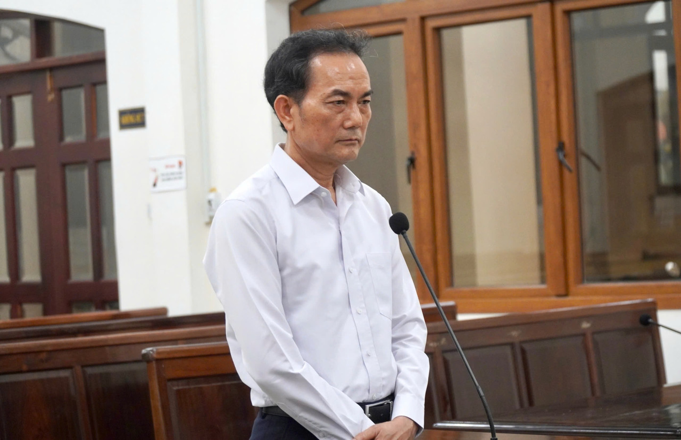 Cựu Phó chủ tịch UBND tỉnh Đồng Nai Võ Văn Chánh tại phiên tòa v-v-chanh.jpg