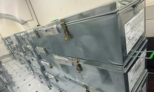 Những thùng đựng hồ sơ vụ án.