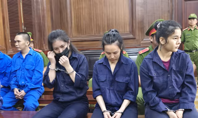 Các bị cáo tại phiên tòa.