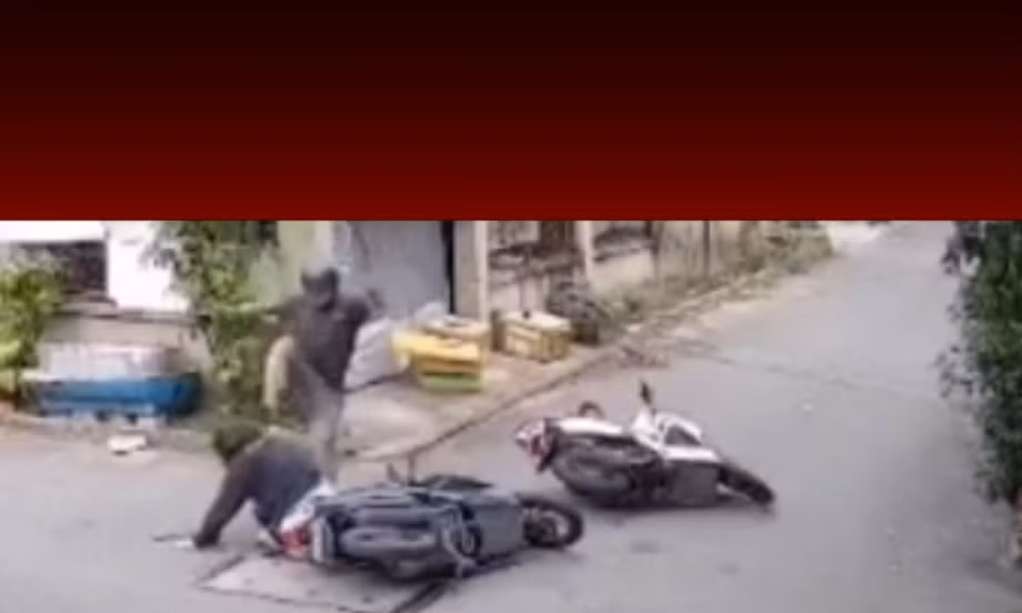TP NOW: Người đàn ông đạp vào đầu cô gái sau va chạm giao thông