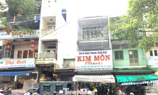 Công an xuất hiện tại tiệm vàng Kim Môn nổi tiếng tại Đắk Lắk