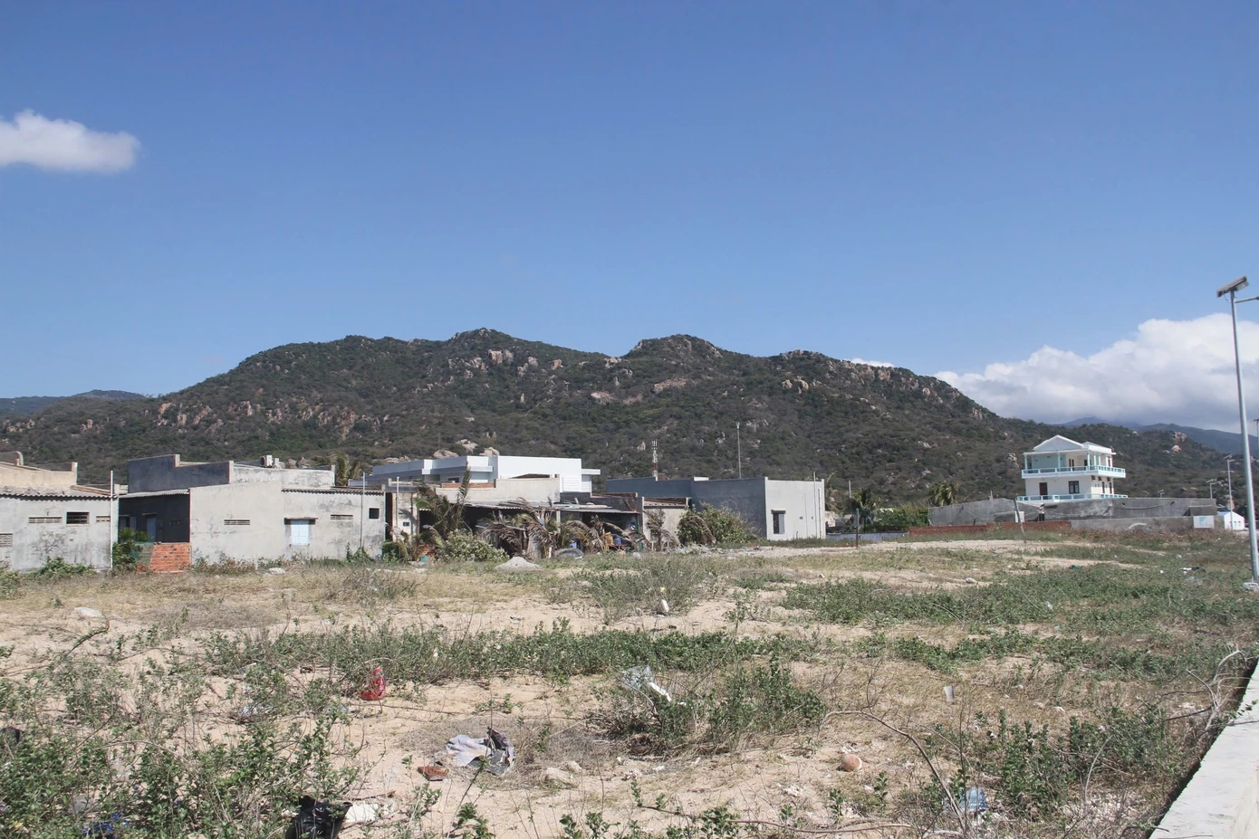 Nel villaggio di Thai An, nella comune di Vinh Hai, molte famiglie hanno ricevuto pagamenti anticipati a titolo di indennizzo nell'ambito del progetto. img-3493.jpg