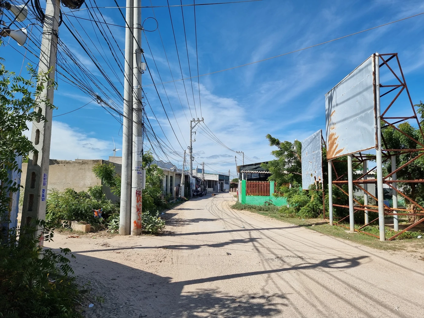 Nel villaggio di Vinh Truong, nella comune di Phuoc Dinh, molte famiglie dovranno essere trasferite per far posto alla costruzione della centrale nucleare di Ninh Thuan 1. 20241009-143138.jpg