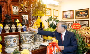 Tổng Bí thư thắp hương tưởng nhớ các đồng chí lãnh đạo Đảng, Nhà nước đã từ trần