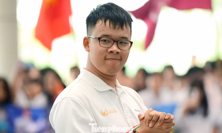 Nam sinh trường Ams Đoàn Lê Anh Đức tiết lộ món đồ may mắn mang đến Chung kết Olympia 26