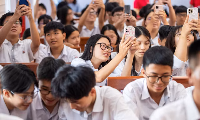 Trường THPT Đoàn Kết - Hai Bà Trưng là chặng dừng chân thứ tư của Unlock The IELTS 2025