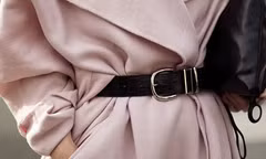 Thắt lưng từ món phụ kiện bổ sung vươn lên thành nhân vật chính trong tủ quần áo