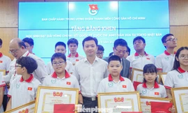 Bí thư Trung ương Đoàn tặng bằng khen cho học sinh đạt thành tích đặc biệt tại AIMO 2025