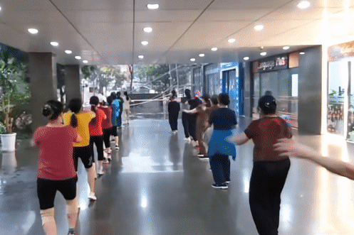 Người dân đô thị thiếu không gian hoạt động thể dục thể thao (Ảnh minh họa: Hồng Anh). Người dân đô thị thiếu không gian hoạt động thể dục thể thao (Ảnh minh họa: Hồng Anh).