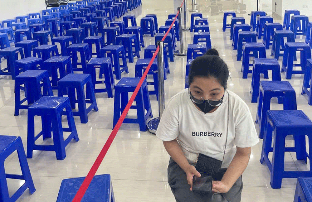 Từ xếp hàng dài lúc 6h sáng, nay chỉ 1 người chờ ở Trung tâm hành chính công Hà Nội ảnh 6